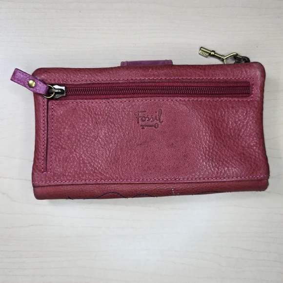 Fossil Rose Appliqué Leather Bi-Fold Wallet in Burgundy Pink - Picture 2 of 12